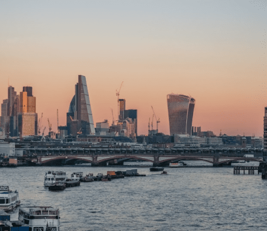 How does London fight climate change?